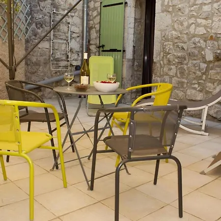 Mas Des Falaises Bed & Breakfast