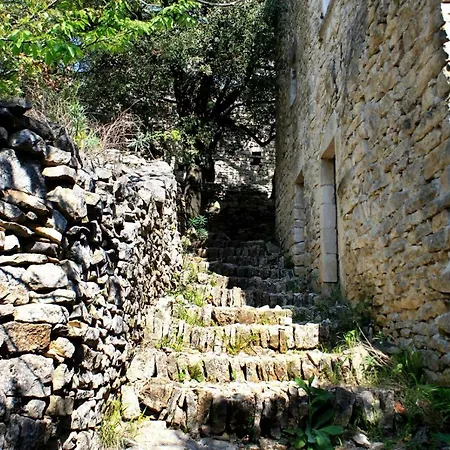 Mas Des Falaises Bed & Breakfast *